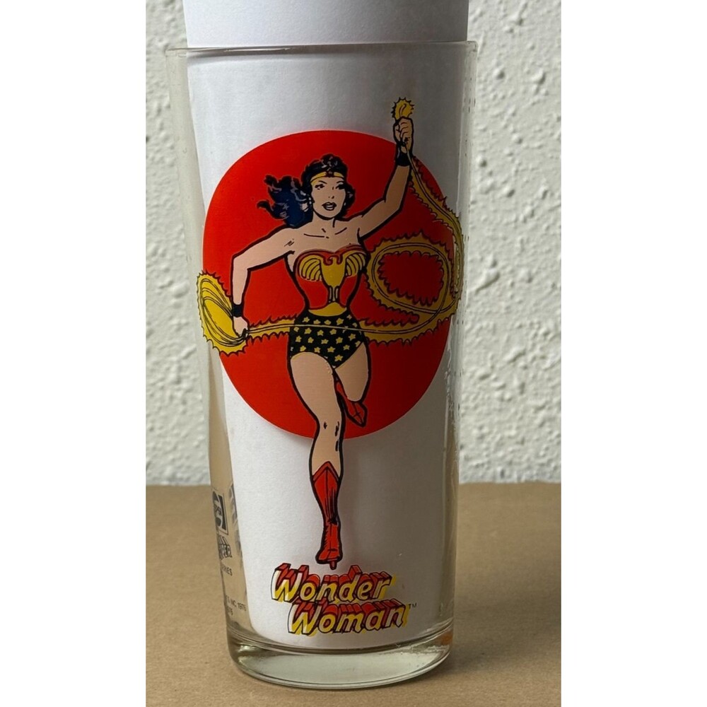 Wonder Woman DC Comics Pepsi Super‎ Series Collector Glass 1976 Moon Vintage 70s